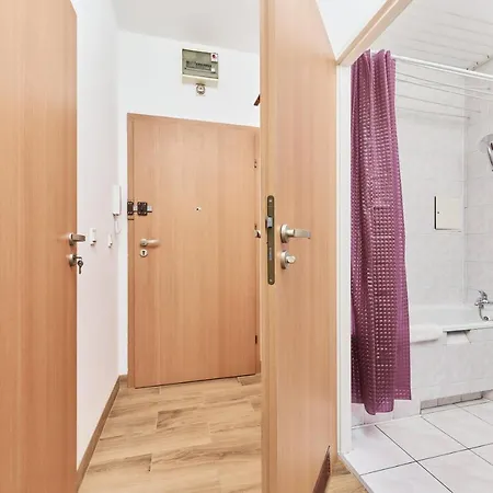 Legnicka By Renters Apartment