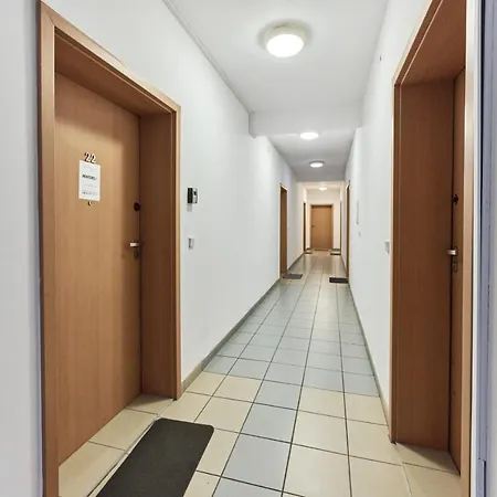 Apartment Legnicka By Renters