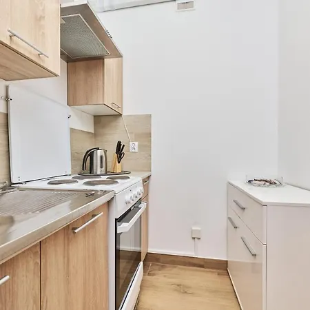 Legnicka By Renters Apartment